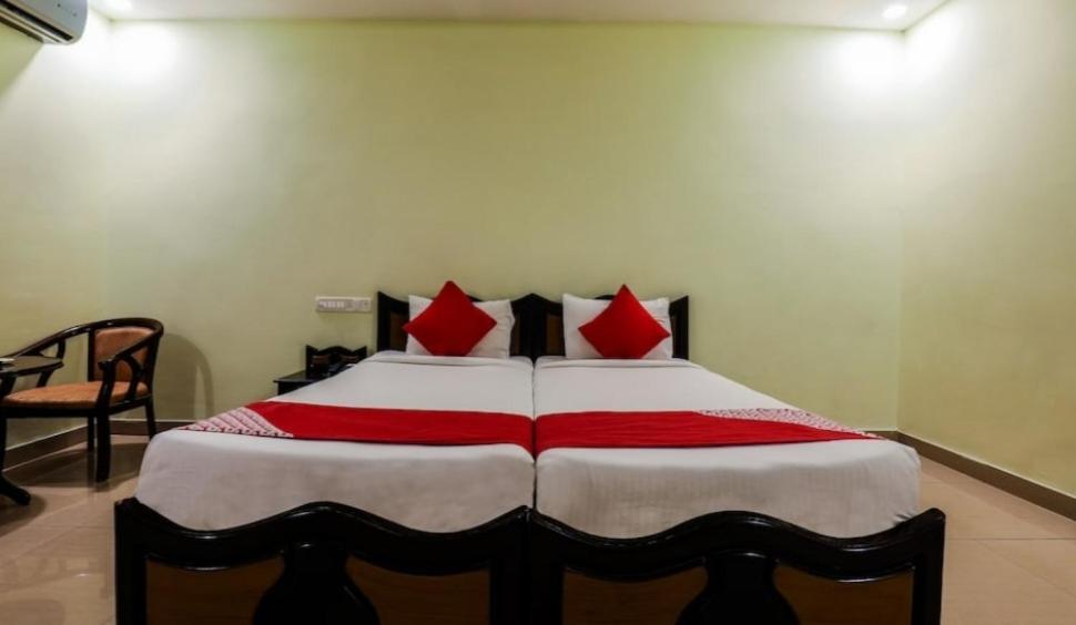 Hotel Meridian Grand Shamshabad Esterno foto