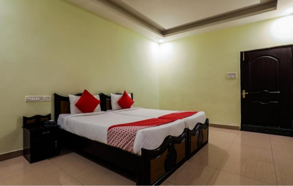 Hotel Meridian Grand Shamshabad Esterno foto