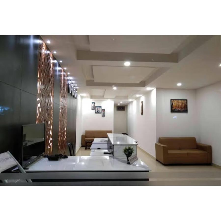 Hotel Meridian Grand Shamshabad Esterno foto