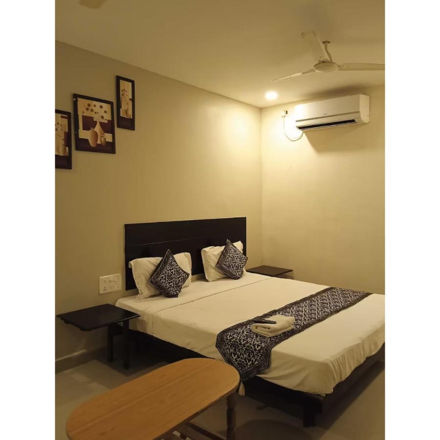 Hotel Meridian Grand Shamshabad Esterno foto