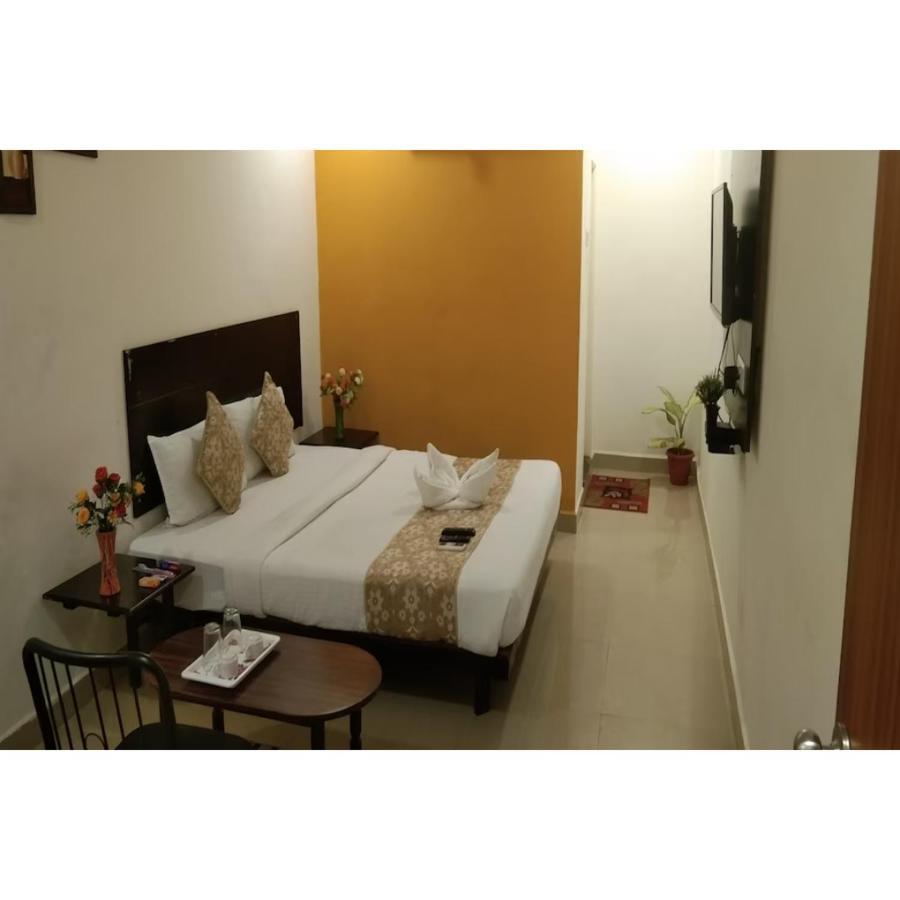 Hotel Meridian Grand Shamshabad Esterno foto