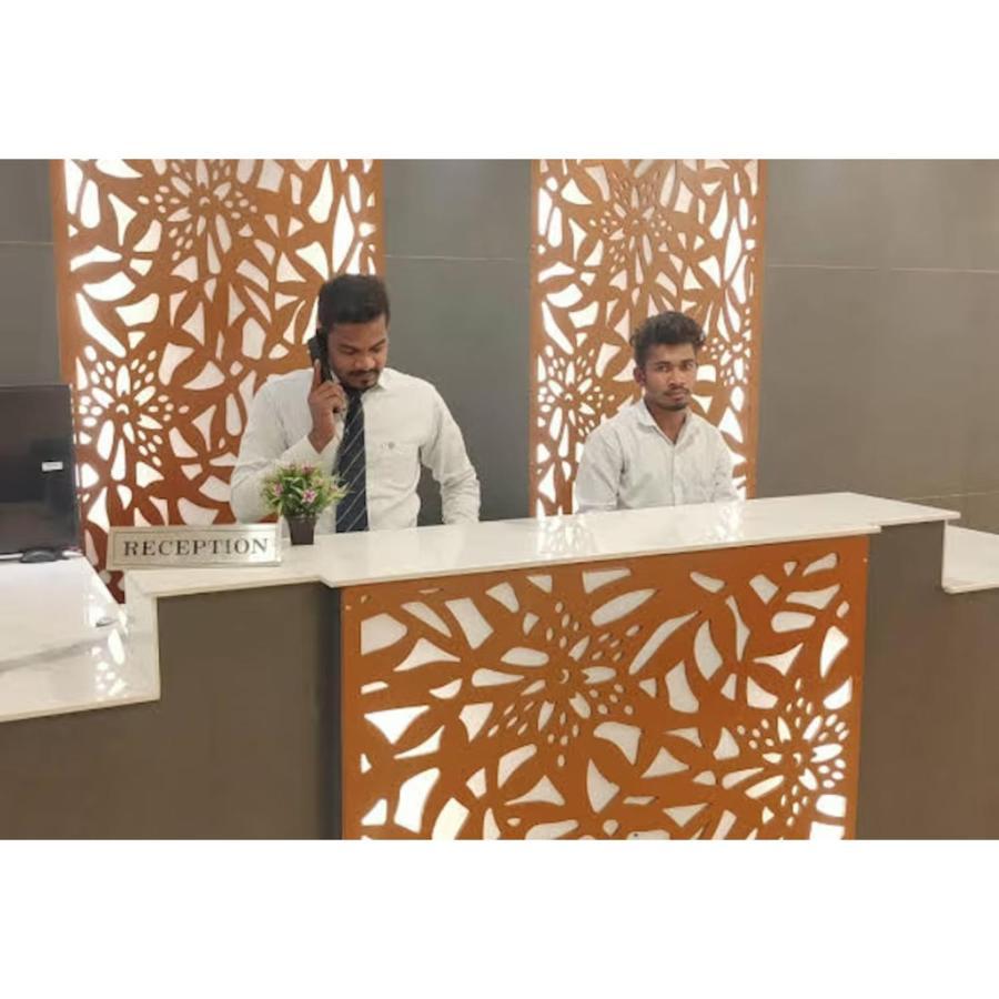 Hotel Meridian Grand Shamshabad Esterno foto