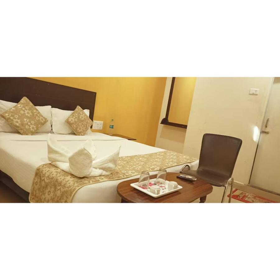 Hotel Meridian Grand Shamshabad Esterno foto