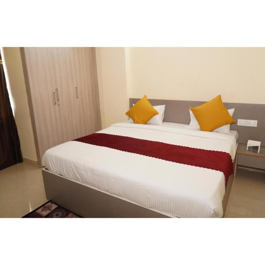 Hotel Meridian Grand Shamshabad Esterno foto