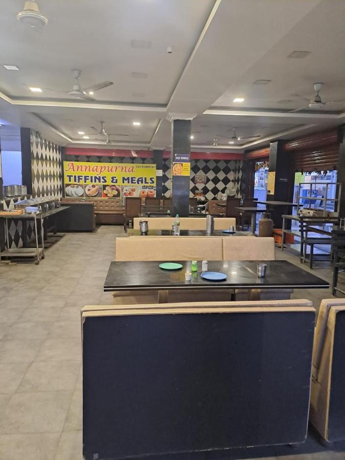Hotel Meridian Grand Shamshabad Esterno foto